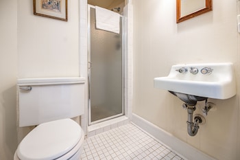17 - Lee Guest Room