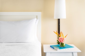 Room, 1 King Bed, Oceanfront (with Lanai)