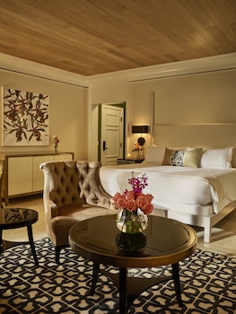 Junior Pool Suite