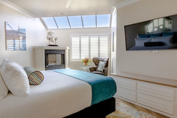 King Room with Fireplace No Hot Tub