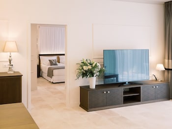 Rosemary Suite, private hot tub