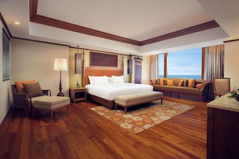 Room, 1 King Bed, Pool View, Tower (Cliff Tower)