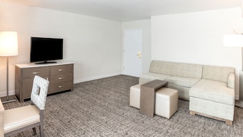 Suite, 1 King Bed, Accessible (Mobility & Hearing, Roll-in Shower)