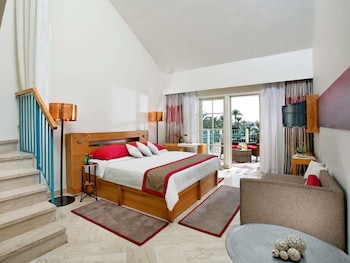 Family Room, 1 King Bed, Lagoon View