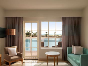 Deluxe Room, 1 King Bed, Lagoon View