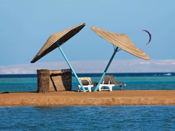 Deluxe Room, 1 King Bed, Sea View