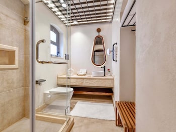 Premium Room, 1 Queen Bed, Partial Sea View