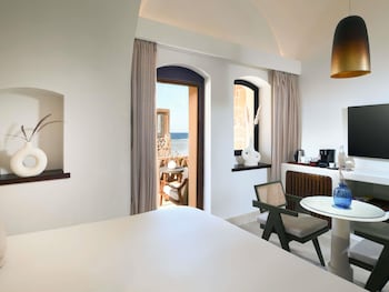 Premium Room, 1 Queen Bed, Partial Sea View