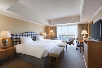 Twin Executive Terrace Suite - Non-Smoking 120sqm Terrace Rainbow bridge View Executive Lounge