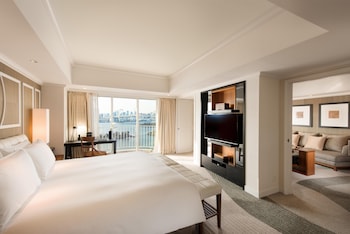 King One-Bedroom Suite Non Smoking 80sqm Rainbow bridge and Tokyo Tower View Executive Lounge Access
