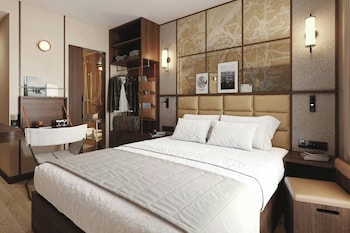 Deluxe Room, 1 Queen Bed, City View