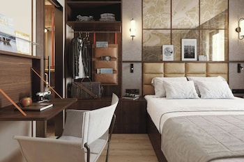 Deluxe Room, 1 Queen Bed, City View