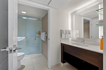 Suite, Multiple Beds, Accessible (Mobility Roll in Shower Two Bedrooms)