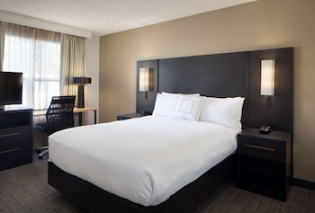 Suite, Multiple Beds, Accessible (Mobility Roll in Shower Two Bedrooms)