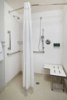 Suite, 1 Queen Bed with Sofa bed, Accessible (Hearing One Bedroom)