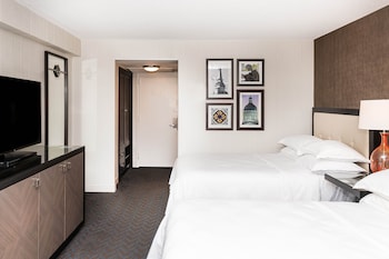 Traditional Room, 2 Double Beds, City View (Hearing Accessible)