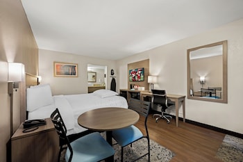 Premium Room, 1 King Bed (Upgraded Bedding & Snack, Smoke Free)