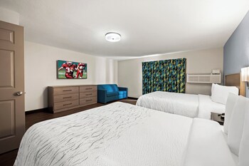 Suite, 2 Queen Beds, Accessible, Kitchen (Smoke Free)