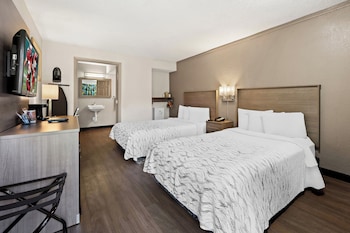 Standard Room, 2 Double Beds, Accessible, Poolside (Smoke Free)