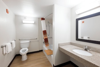 Suite, 1 King Bed, Accessible (Smoke Free)