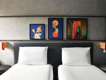 Standard Room, 2 Twin Beds (Recently renovated)