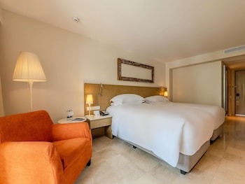 Superior Room, 2 Twin Beds, Balcony, Pool View