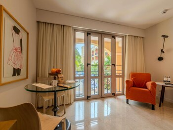 Classic Room, 1 King Bed (Interior view)