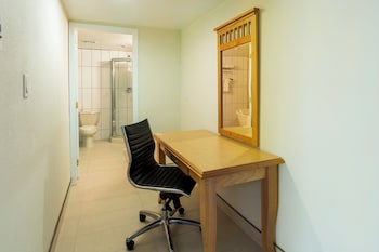 Room, 1 King Bed, Non Smoking (Efficiency, Upgrade)