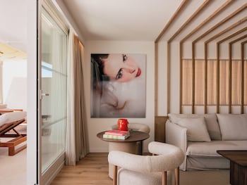 Ultimate ME + Penthouse Suite