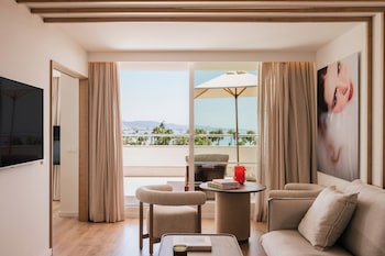 Ultimate ME + Penthouse Suite