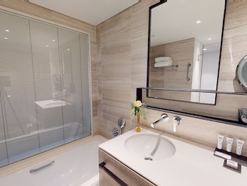 Deluxe Room, Pool View