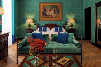 Room, Connecting Rooms