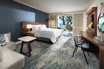 Guest Room, 1 King, Partial Ocean View