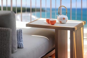 Deluxe Room, 1 King Bed, Oceanfront (Tower, Renovated)