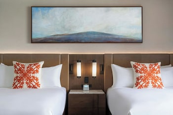 Room, 2 Double Beds, Golf View, Tower (Newly Renovated)