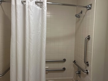 2 Double Beds Accessible Tub