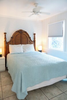 Cottage, Bay View (Caribbean Room)