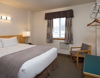 Two Bedroom Apartment, 2 Queens