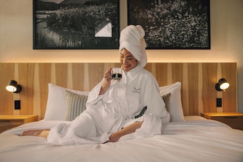 Premier Room, 1 King Bed (Premier)