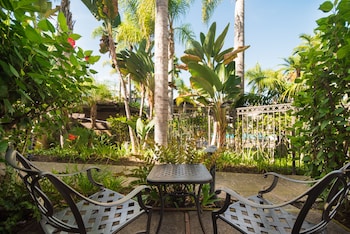 Standard Room, 1 King Bed (Tropical)
