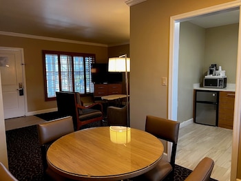 Suite, 1 King Bed with Sofa bed, Jetted Tub