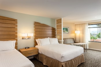 Suite, Multiple Beds, Bathtub
