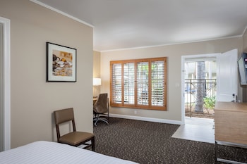 Standard Room, 1 Queen Bed, Accessible (Mobility, Roll-In Shower)