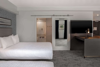 Studio, 2 Queen Beds, Accessible, Bathtub (Mobility & Hearing)