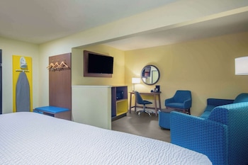 Business Room, 1 King Bed, Non Smoking