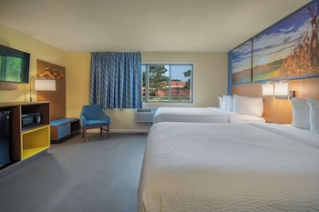 Suite, 2 Queen Beds, Non Smoking, Kitchenette