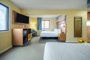 Room, 2 Queen Beds, Mobility Accessible, Non Smoking (Roll-In Shower)