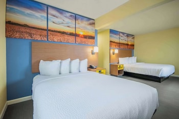 Room, 2 Queen Beds, Mobility Accessible, Non Smoking (Roll-In Shower)