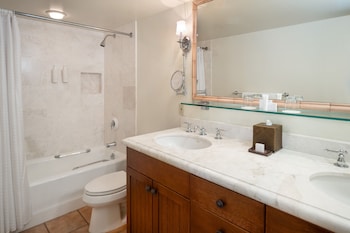 Suite, 1 Queen Bed (Fern Casita - 1 Queen Bed with Privat)