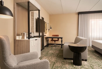 Junior Suite, 1 King Bed, Jetted Tub